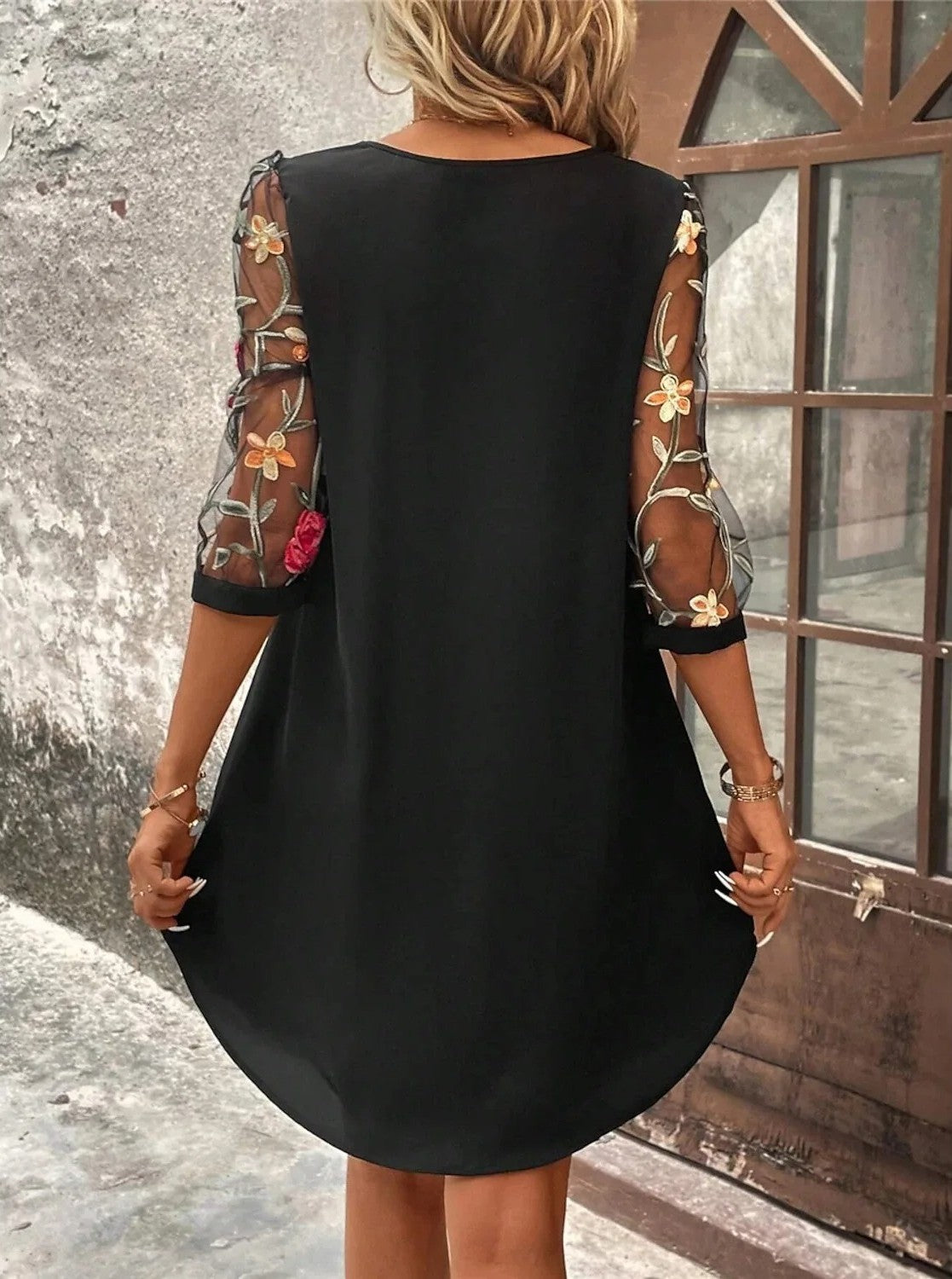 MIA - Vestito Mezza Stagione in Tessuto Morbido con Design Unico di Classe
