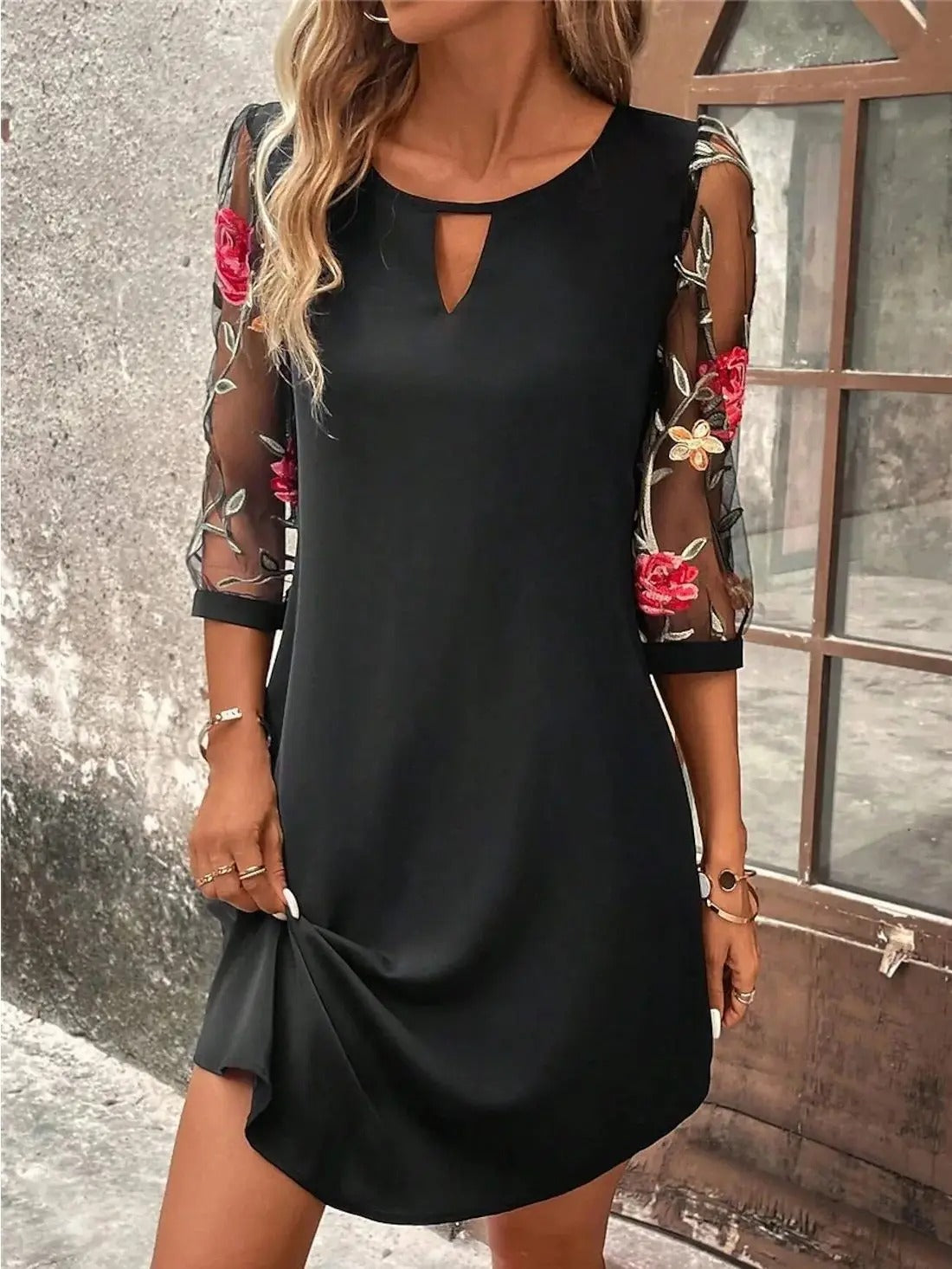 MIA - Vestito Mezza Stagione in Tessuto Morbido con Design Unico di Classe